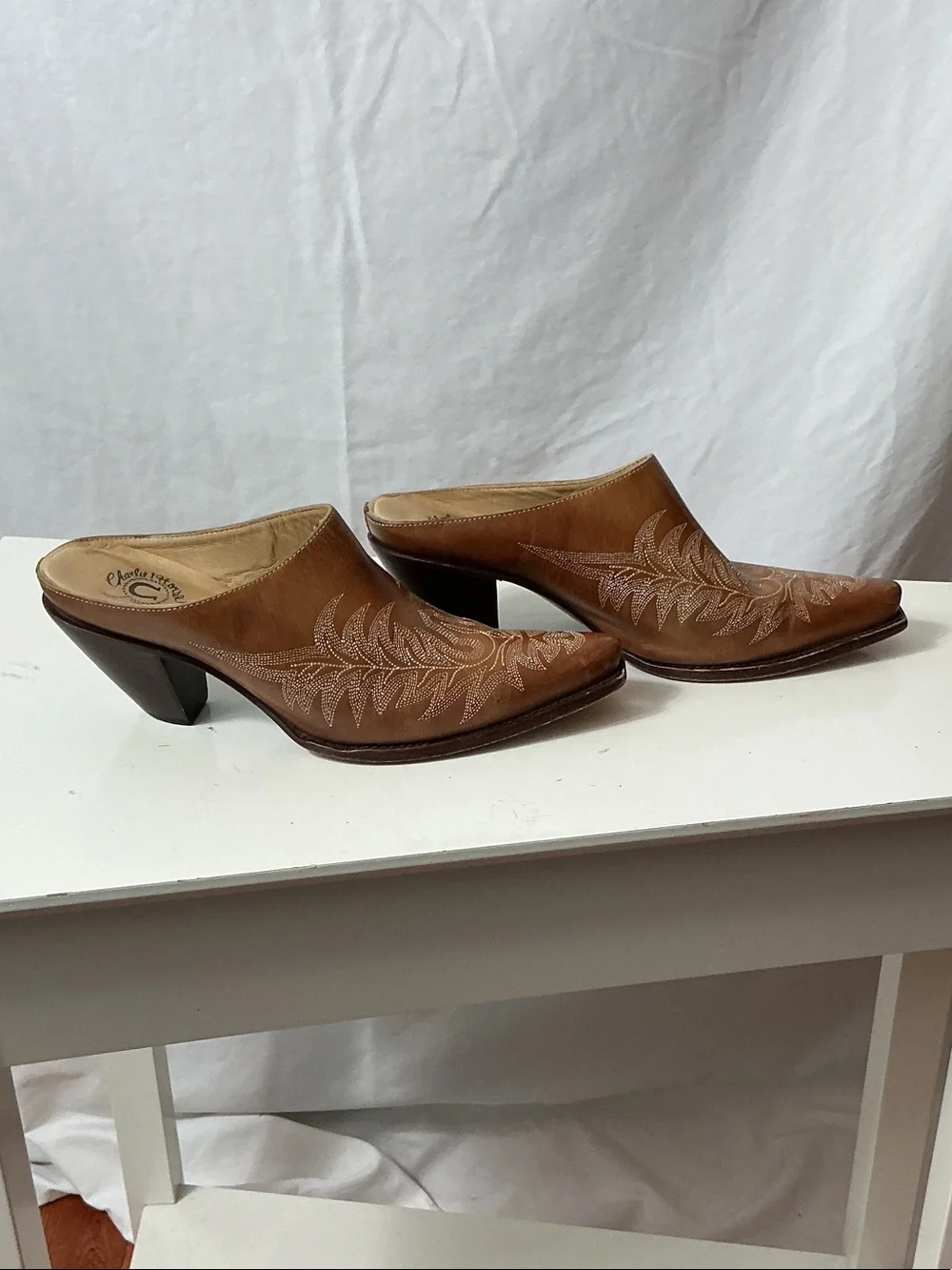 Lucchese Charlie 1 Horse Embroidered Tan Leather Snip Toe Mule - Picture 4 of 12
